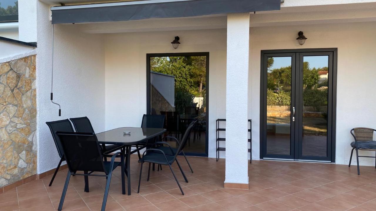 Villa Holiday Banjole Bagian luar foto