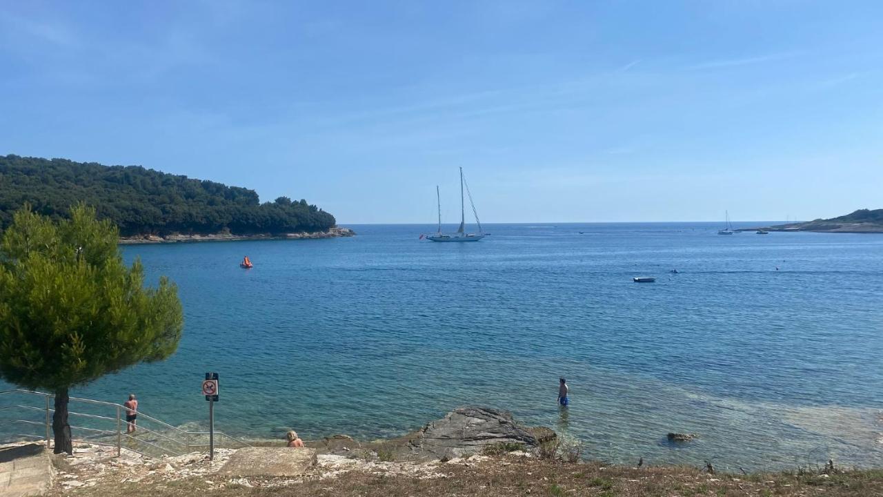 Villa Holiday Banjole Bagian luar foto
